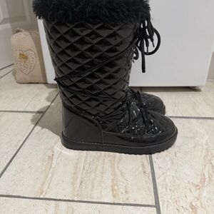 Elegant Black Quilted Winter Boots
